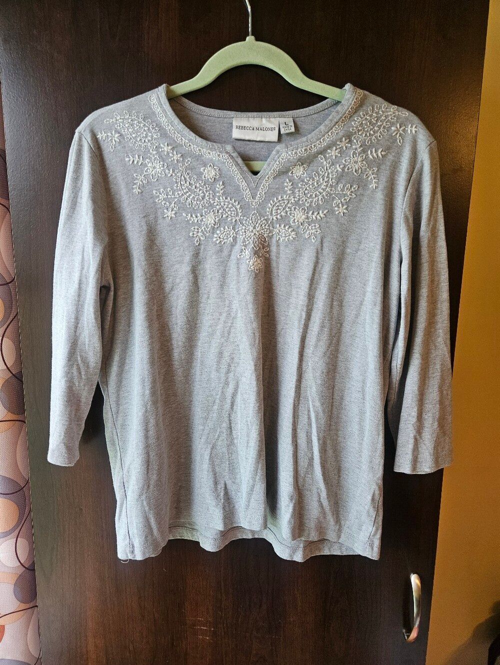 Rebecca Malone Light Gray Embroidered V-Neck Top Size Large